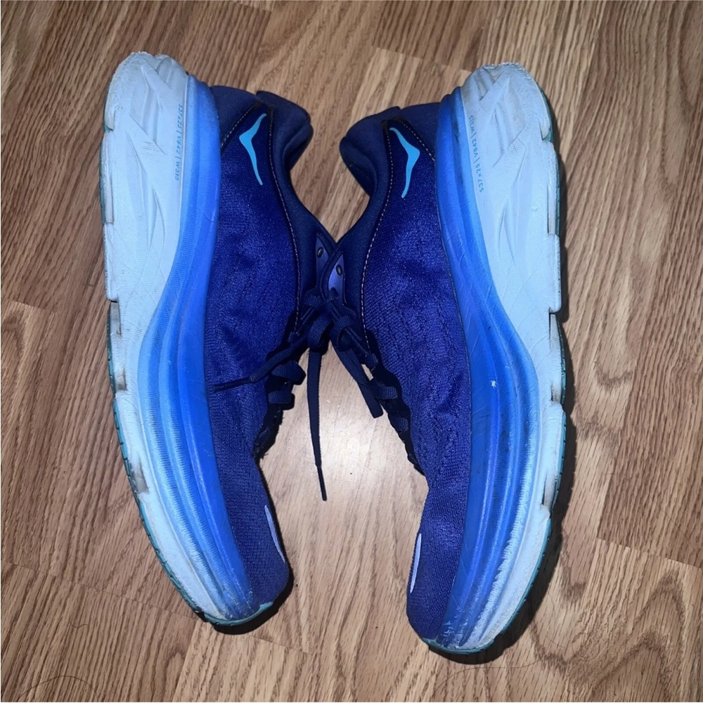 Men’s Hoka bondi 8, size 9, blue